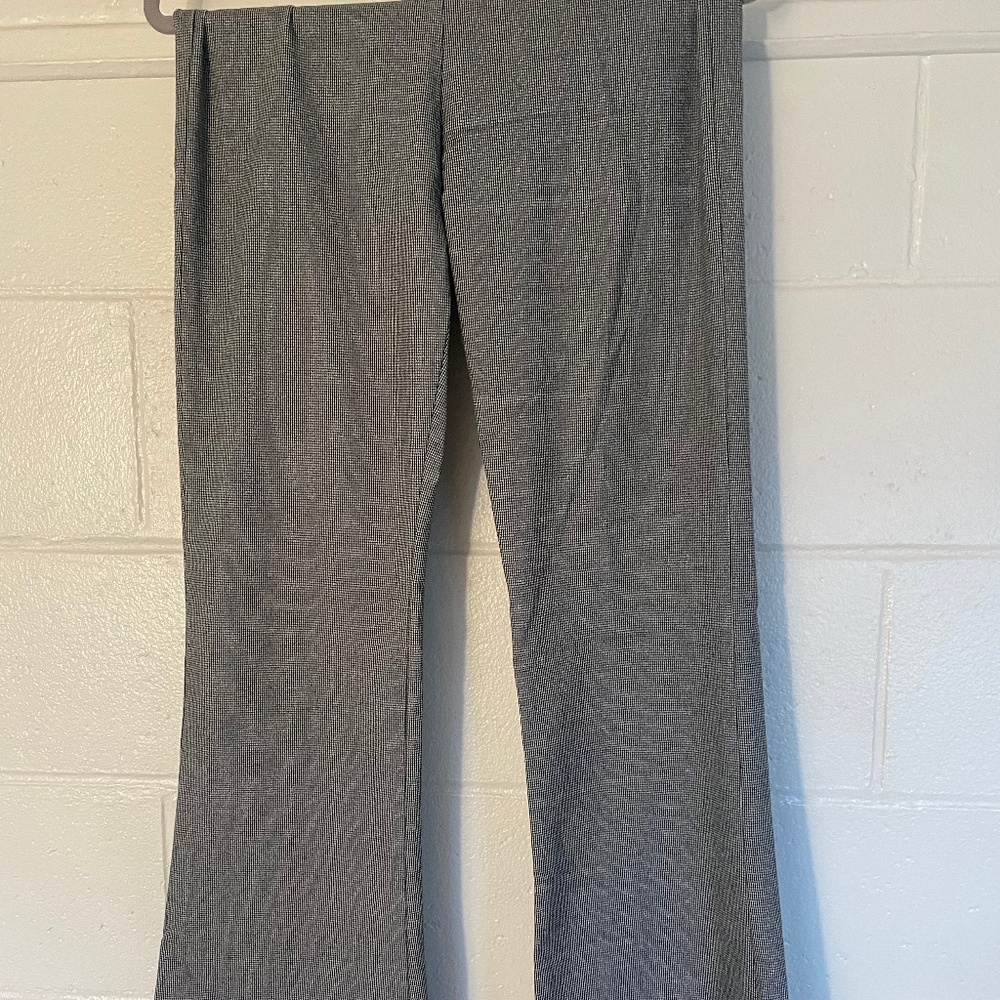 Women's Avenue Montaigne Casual Pants.